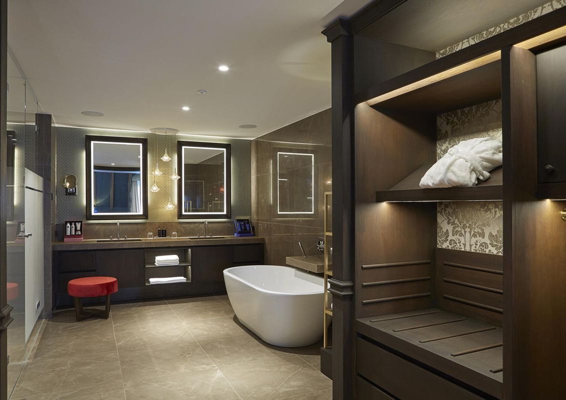 BADKAMER/WALK-INN