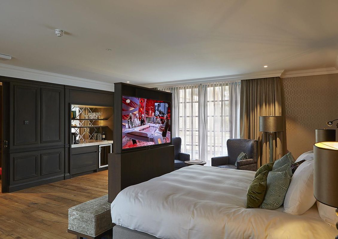 SUITE 01